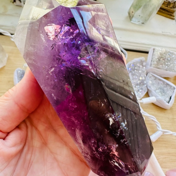 Amethyst Crystal Vogel. Large. Grade AAA - Picture 8 of 9